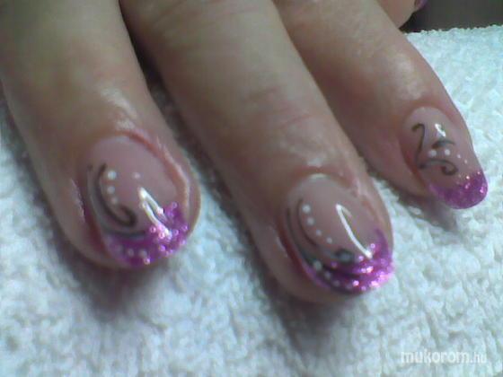 Nail Beauty körömszalon "crystal nails referencia szalon" - porci - 2011-09-15 18:35