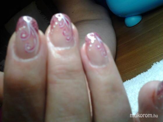 Nail Beauty körömszalon "crystal nails referencia szalon" - porcelán - 2011-09-15 18:55