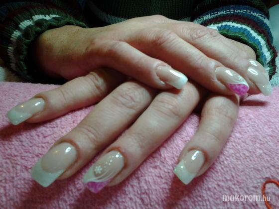 Nail Beauty körömszalon "crystal nails referencia szalon" - rózsaszínes porcelán - 2011-12-16 19:34