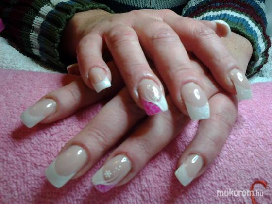 Nail Beauty körömszalon "crystal nails referencia szalon" - rózsaszínes porcelán - 2011-12-16 19:35