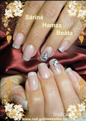 Sáriné Hamza Beáta (Baross Beauty Szalon) - nyuszi ül a fűben - 2012-04-06 19:22