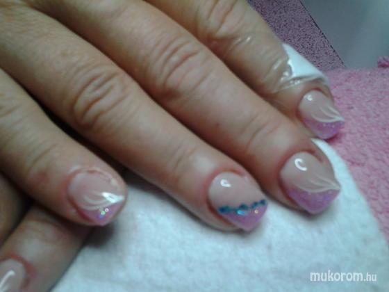 Nail Beauty körömszalon "crystal nails referencia szalon" - Színesben - 2012-06-02 22:56
