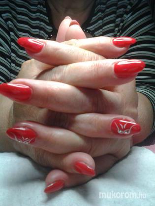 Nail Beauty körömszalon "crystal nails referencia szalon" - új kedvencem - 2012-06-02 22:57