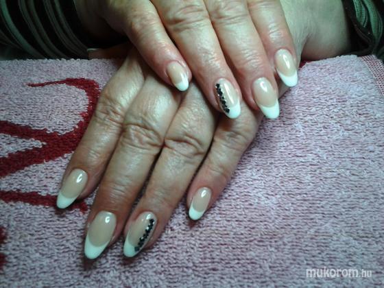 Nail Beauty körömszalon "crystal nails referencia szalon" - kedvencem - 2013-01-19 21:43