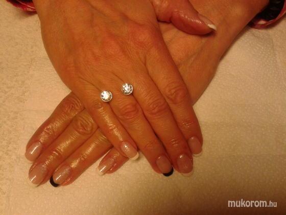 Heni nails - Fekete fehér - 2013-02-28 19:45