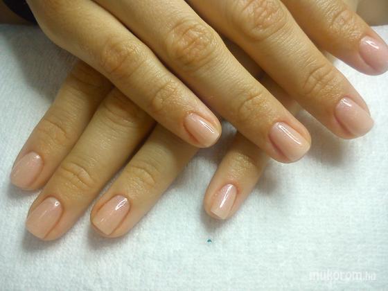 Nail Beauty körömszalon "crystal nails referencia szalon" - Lányomnak - 2013-06-08 21:46