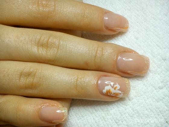 Nail Beauty körömszalon "crystal nails referencia szalon" - És töltve - 2013-06-15 21:12