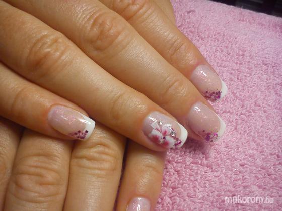 Nail Beauty körömszalon "crystal nails referencia szalon" - Katinak - 2013-06-22 23:46