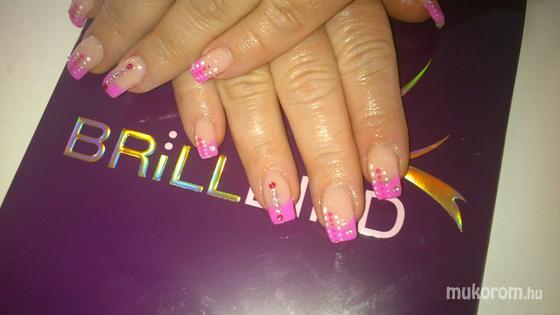 Borovszki Emma Judit -  Emma Nails (Haj-lakk Szalon) - nails - 2013-07-25 22:17