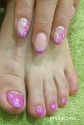 Borovszki Emma Judit -  Emma Nails (Haj-lakk Szalon) - nails - 2013-07-25 22:20