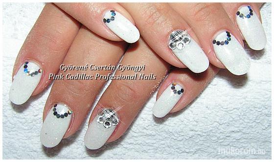 Gyöngyi Györené Csertán - White glitter nails - 2013-08-02 16:20