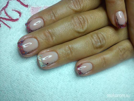 Nail Beauty körömszalon "crystal nails referencia szalon" - Andinak - 2013-09-27 21:48