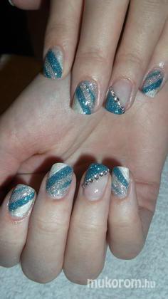 NicolNails - Viki - 2013-12-17 17:27