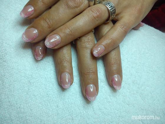 Nail Beauty körömszalon "crystal nails referencia szalon" - Julinak - 2014-02-25 23:22