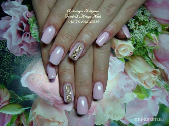 Krisszty nails - Pinky - 2014-03-10 10:19