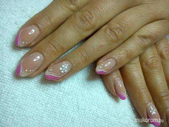 Nail Beauty körömszalon "crystal nails referencia szalon" - új színekkel - 2014-04-17 22:56