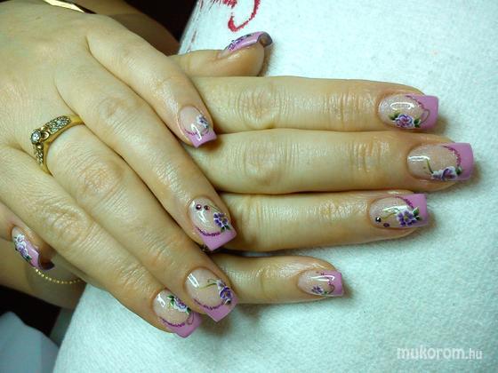 Nail Beauty körömszalon "crystal nails referencia szalon" - virágos - 2014-06-30 22:26