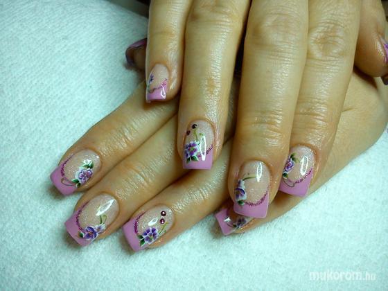 Nail Beauty körömszalon "crystal nails referencia szalon" - virágos - 2014-06-30 22:30