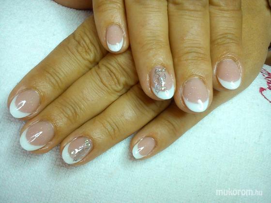 Nail Beauty körömszalon "crystal nails referencia szalon" - pillangós - 2014-07-11 21:14