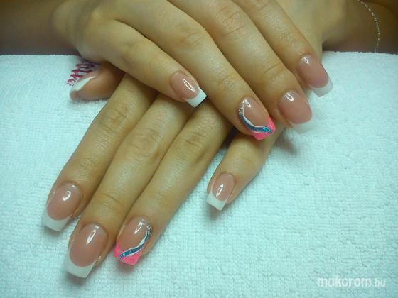 Nail Beauty körömszalon "crystal nails referencia szalon" - Zsófinak - 2014-07-18 21:34