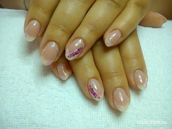 Nail Beauty körömszalon "crystal nails referencia szalon" - Szilvinek - 2014-07-27 17:11