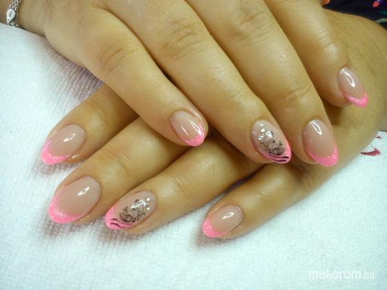 Nail Beauty körömszalon "crystal nails referencia szalon" - Szilvinek - 2014-08-24 19:03