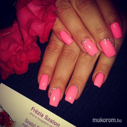 Szabó Dóra - pink - 2014-08-25 22:02