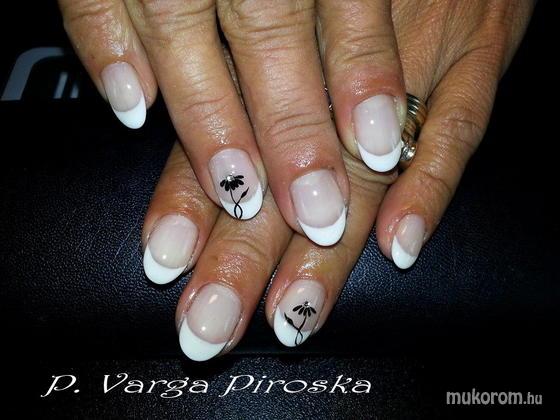 P. Varga Piroska - Zselé köröm akril festéssel - 2014-09-03 09:37