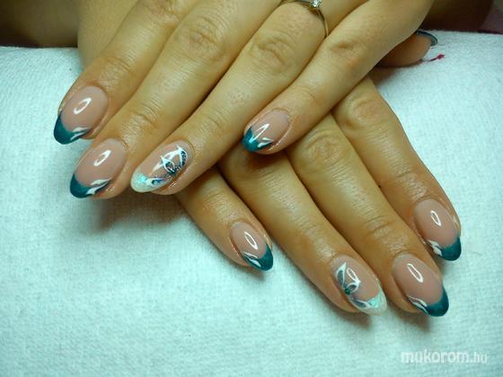 Nail Beauty körömszalon "crystal nails referencia szalon" - vagáns - 2014-10-17 11:07