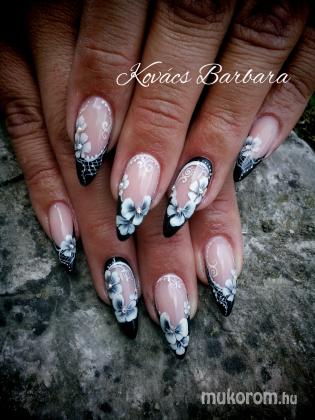 Kovács Barbara - Black and white - 2015-09-05 19:25