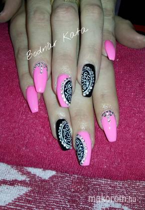 Bodnár Kata Tiszaújváros - pink black nails - 2015-12-03 16:31