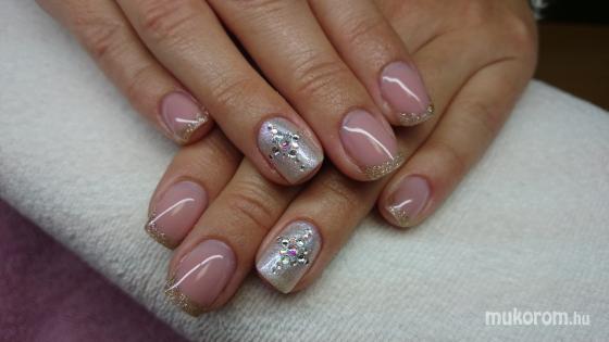 Nail Beauty körömszalon "crystal nails referencia szalon" - töltés - 2016-04-15 22:10