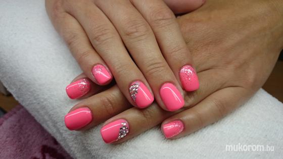 Nail Beauty körömszalon "crystal nails referencia szalon" - Csillogós - 2016-04-18 19:41