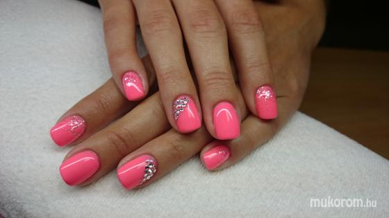 Nail Beauty körömszalon "crystal nails referencia szalon" - töltés - 2016-04-18 19:42