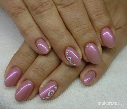 Nail Beauty körömszalon "crystal nails referencia szalon" - töltés - 2016-04-18 19:44