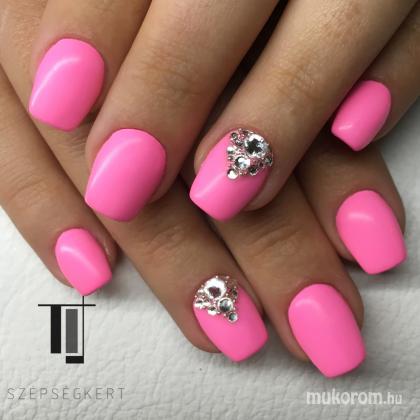 Fodor-Vas Kinga - Neon pink - 2016-06-01 22:30