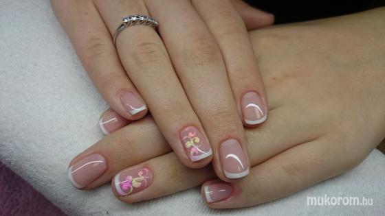 Nail Beauty körömszalon "crystal nails referencia szalon" - töltés - 2016-07-15 13:28