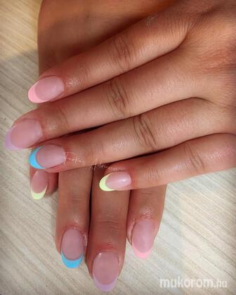 Farkas Adrienn - Colorful nails - 2022-09-09 09:34