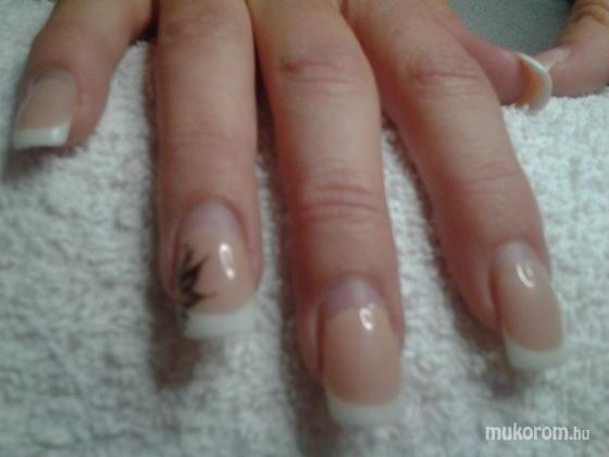 Nail Beauty körömszalon "crystal nails referencia szalon" - Mástól érkezett - 2011-10-27 20:54