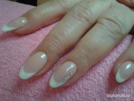 Nail Beauty körömszalon "crystal nails referencia szalon" - Francia - 2011-11-05 14:31