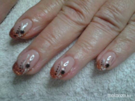 Nail Beauty körömszalon "crystal nails referencia szalon" - anyunak - 2011-11-13 16:02