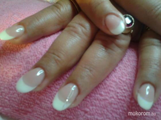 Nail Beauty körömszalon "crystal nails referencia szalon" - szolid - 2011-11-13 16:04