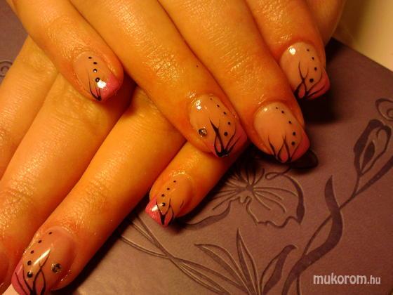 Heni nails - Adri - 2011-12-01 19:23
