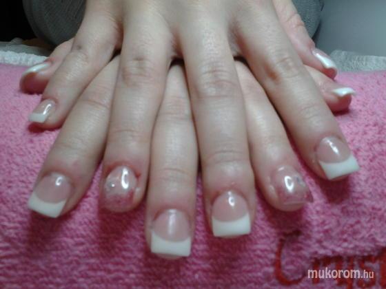 Nail Beauty körömszalon "crystal nails referencia szalon" - rózsaszínes - 2011-12-11 20:05