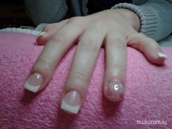 Nail Beauty körömszalon "crystal nails referencia szalon" - tip zselé - 2011-12-11 20:06