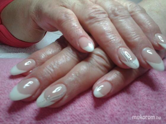 Nail Beauty körömszalon "crystal nails referencia szalon" - Francia - 2011-12-11 20:09