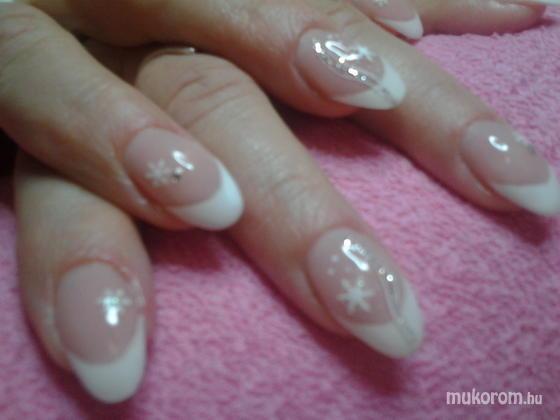 Nail Beauty körömszalon "crystal nails referencia szalon" - téli hangulatban - 2011-12-13 21:20