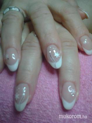 Nail Beauty körömszalon "crystal nails referencia szalon" - téli hangulatban - 2011-12-13 21:21