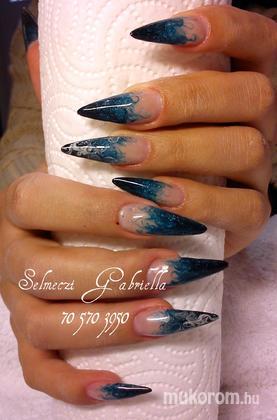 Selmeczi Gabriella - Kék stiletto - 2011-12-17 19:45