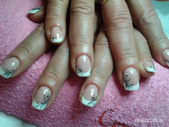 Nail Beauty körömszalon "crystal nails referencia szalon" - pici francia - 2012-01-18 19:36